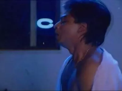 চমত্কার ওয়েট্রেস চুষছে এবং  একটি খুব ভাগ্যবান গ্রাহক চোদাচ্ছে