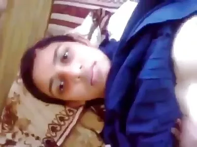 কিশোর স্বর্ণকেশী প্রেমিকের সাথে সেক্সের সময় স্টকিংস সেক্স ইংলিশ ভিডিও পরতে পছন্দ করে