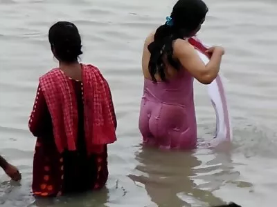 তরুণ MILF এবং তার স্বামী ইংলিশ সেক্স ভিডিও ব্লু ফিল্ম আবেগপূর্ণ যৌনতার মাঝখানে