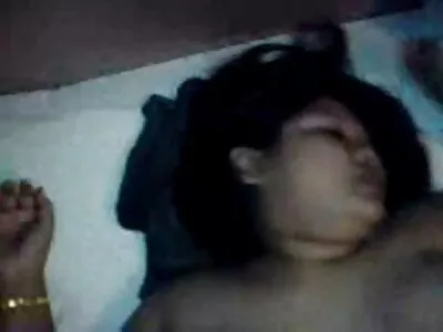 স্মার্ট ভিডিও সেক্স ইংলিশ এজেন্ট ভদ্র নবাগতকে ডগি স্টাইলে যৌনতায় প্রলুব্ধ করে