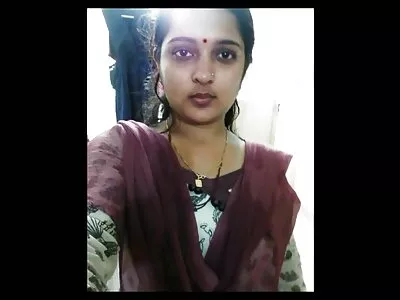 অপেশাদার শ্যামাঙ্গিনী তার Randy ছেলেকে মৌখিক আনন্দ দিতে ভালবাসে