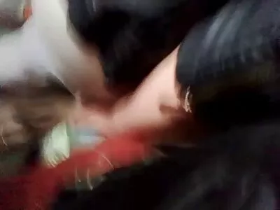সেক্সি ইংলিশ সেক্স ভিডিও ডট কম রেডহেড, সাভানা স্টাইলস, তার গাধা পাম্প পায়।
